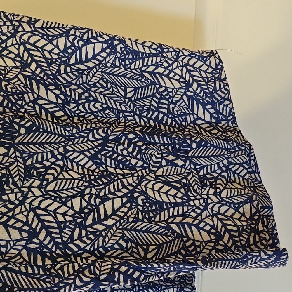 Flowy Wide-legged Patterned Pants - Picture 7 of 12